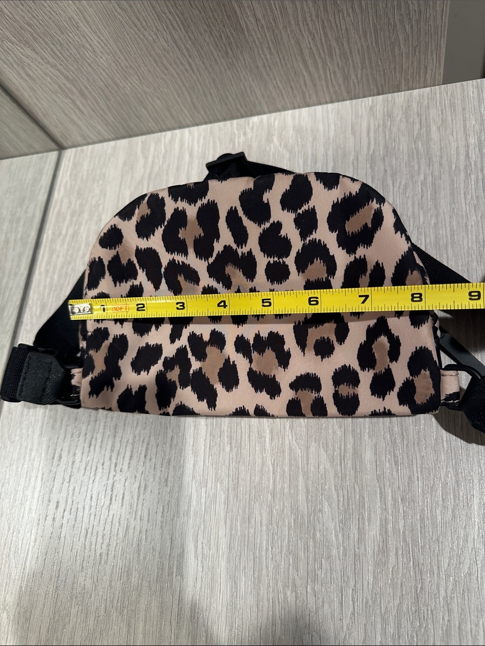 Kate spade nwot animal print
Crossbody Belt Bag - Black and Tan - Picture 4 of 5